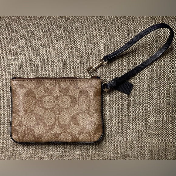Coach Corner Zip Wristlet In Signature Canvas In Khaki/Black - Picture 3 of 9